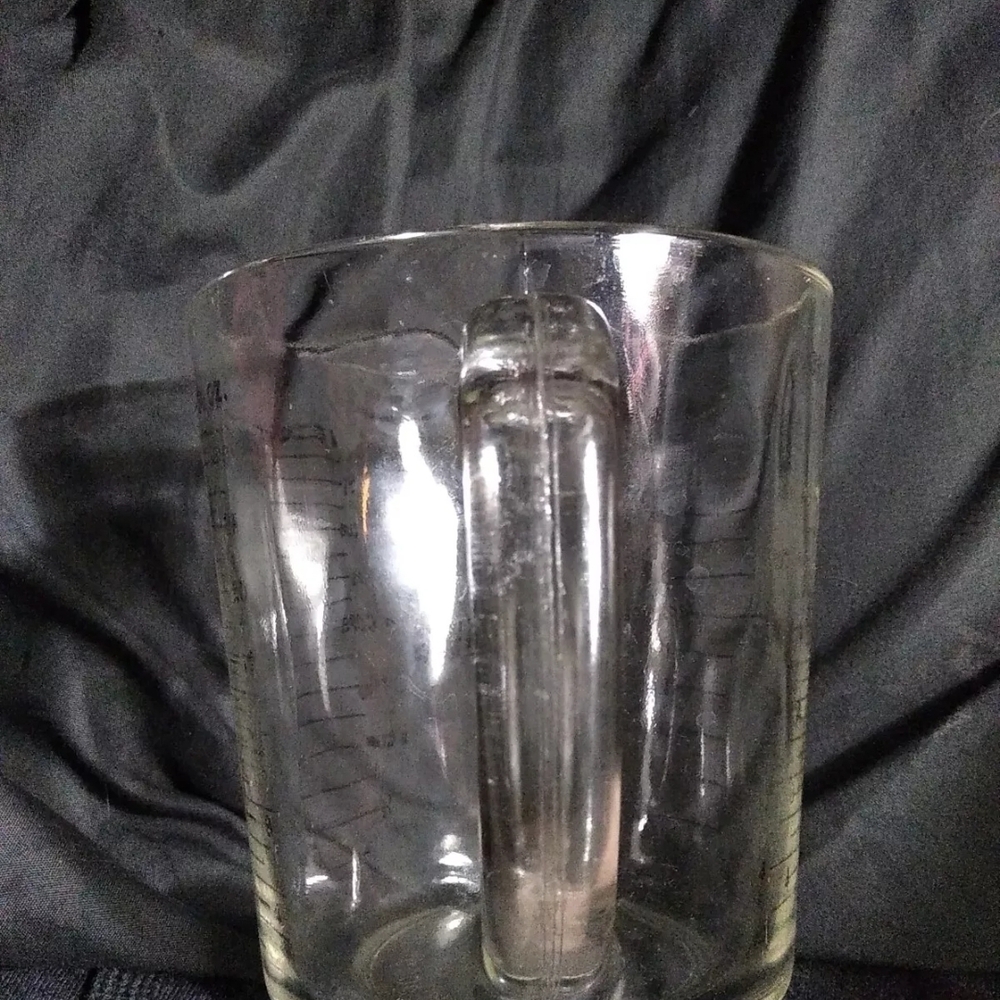 Vintage fire king made in USA glass 4 cups 32 Oz measuring cup